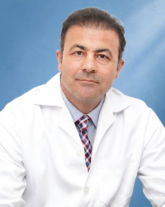 Dr. Arash Khozaei, Specialist Orthopedic at Dar Al Kamal Hospital