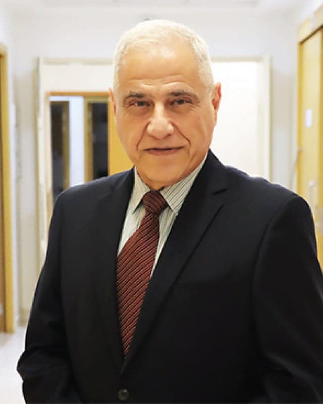 Dr. Fadhil Hasan, Internal Medicine Consultant at Dar Al Kamal Hospital